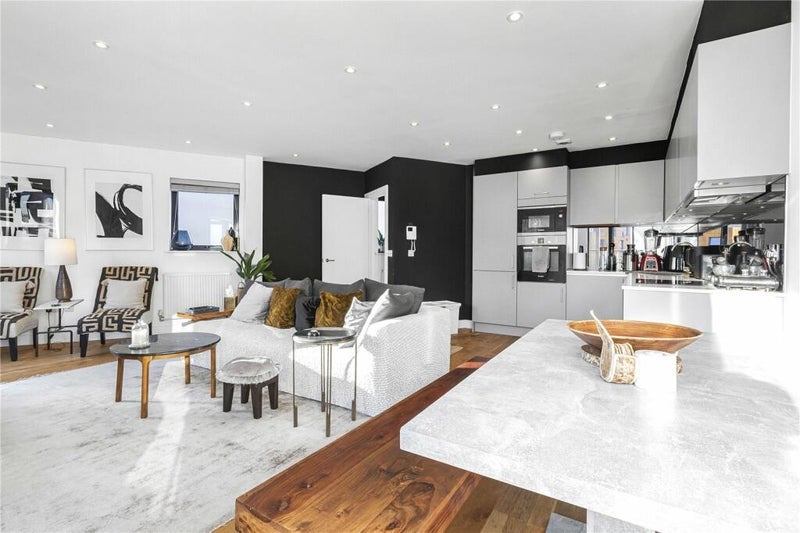 Flat Barking Road in Greater London