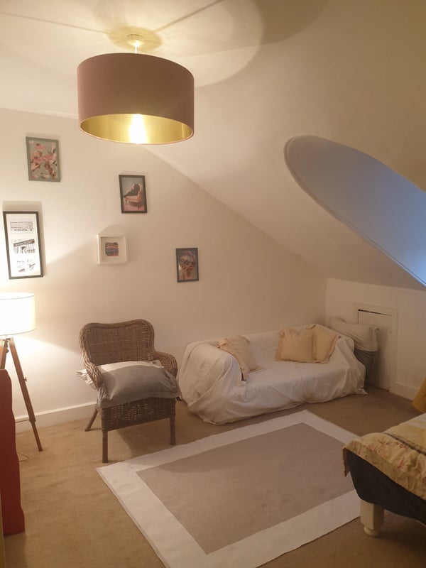 Room Leven Street in Glasgow