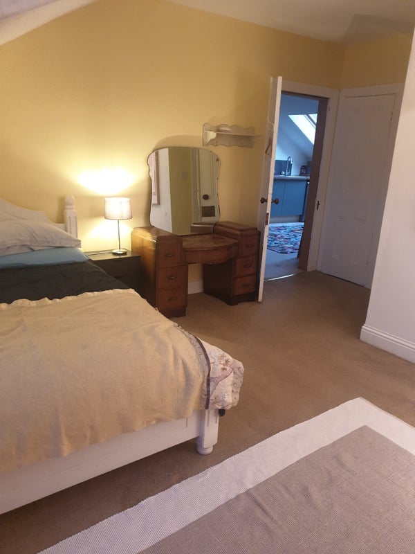 Room Leven Street in Glasgow