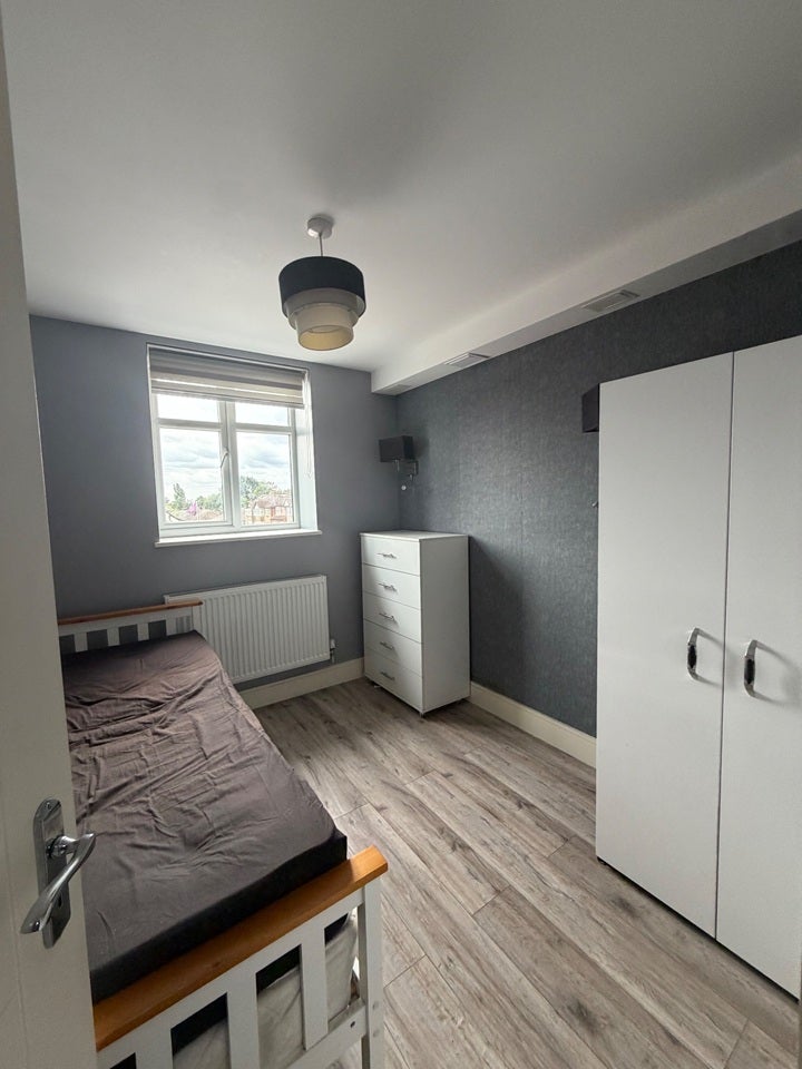 Flat Hornchurch Road in Greater London
