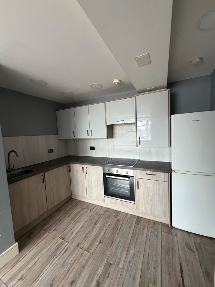 Flat Hornchurch Road in Greater London