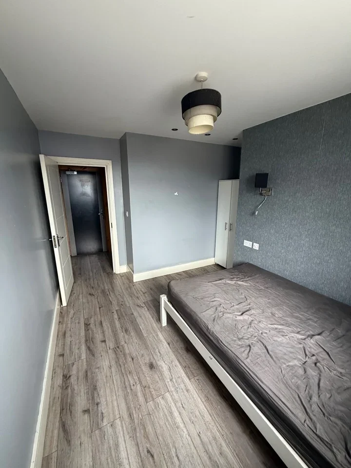 Flat Hornchurch Road in Greater London