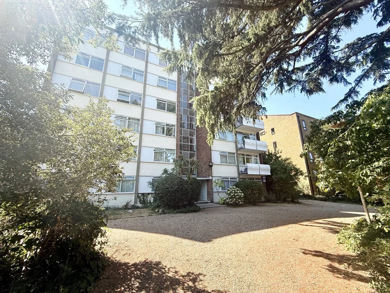 Flat Palace Road in Greater London