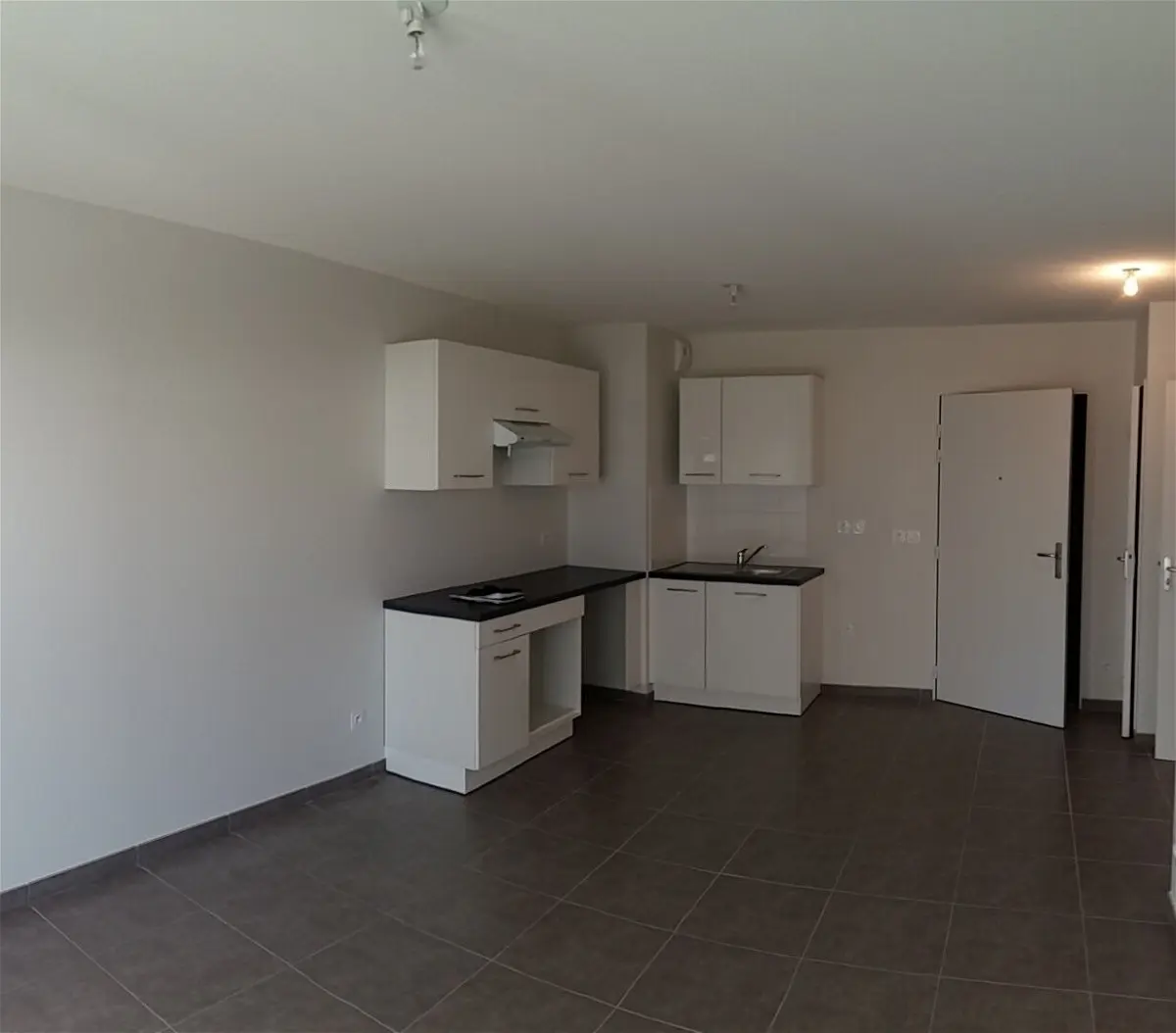 Flat Rue de la Tase in Vaulx-en-Velin