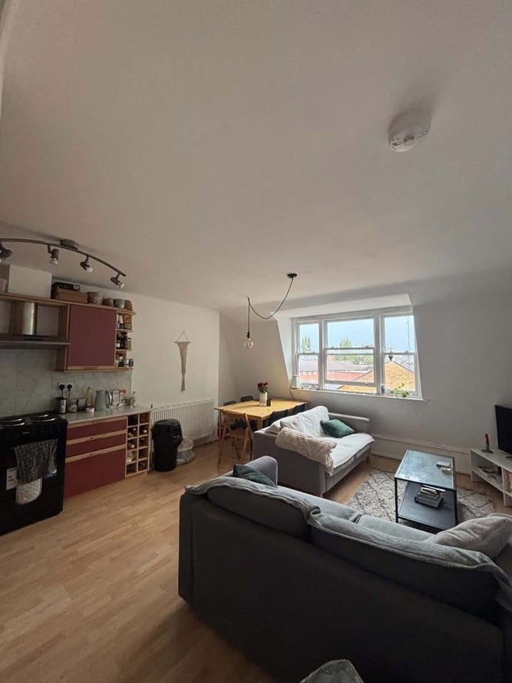 Room Brunel Close in Greater London