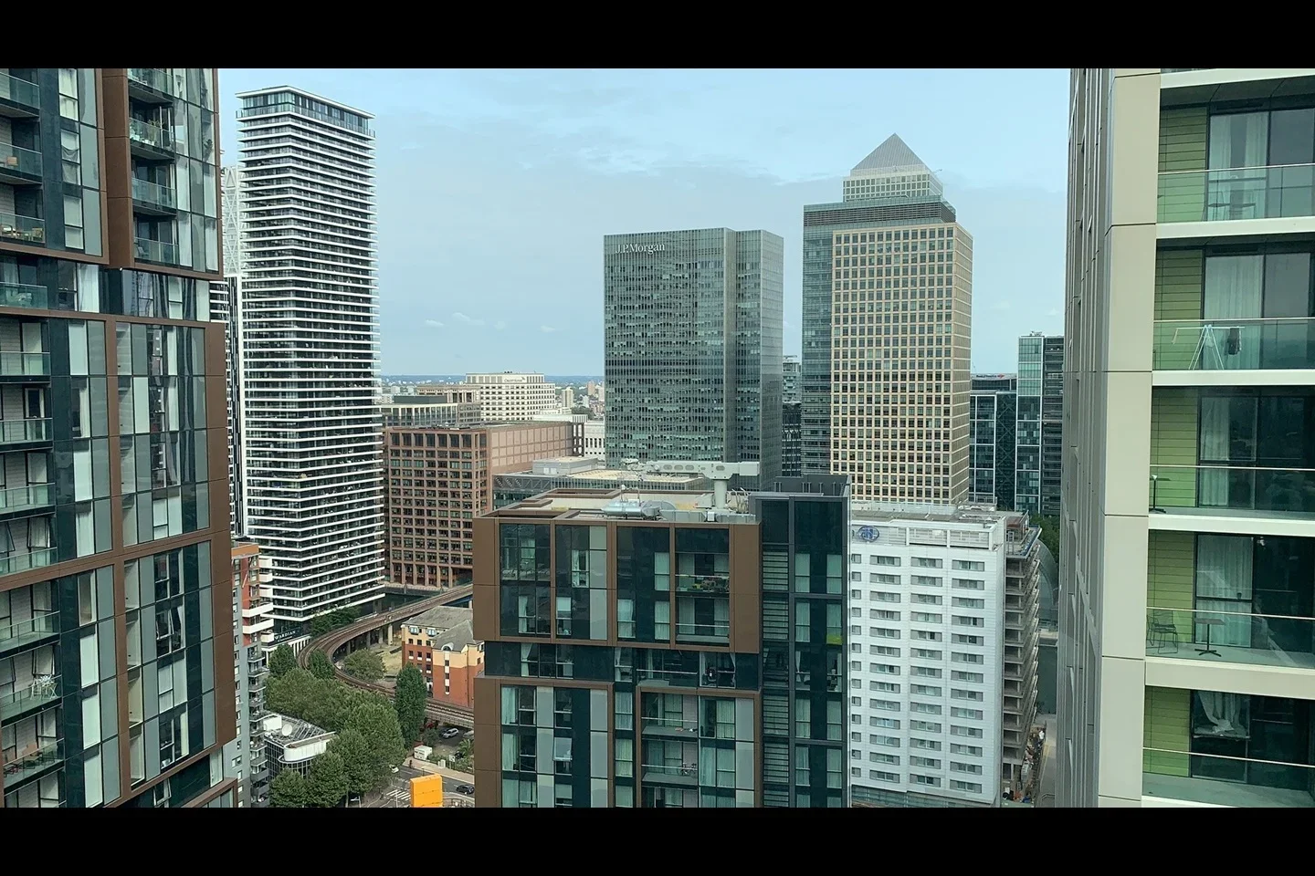 Room Lincoln Plaza in Greater London