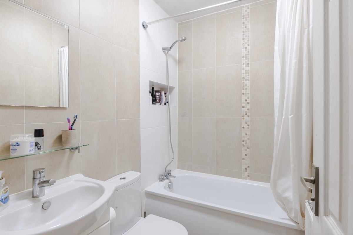 Flat Strathdon Drive in Greater London