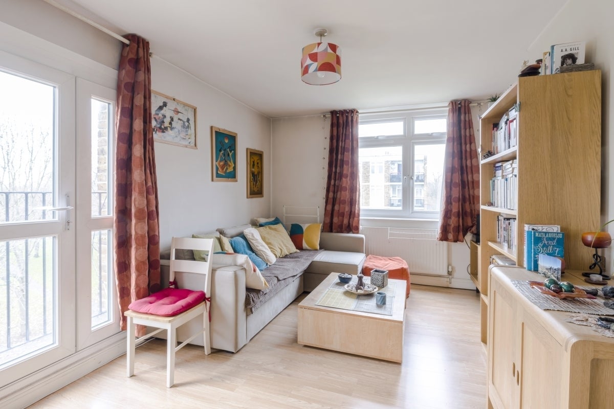 Flat Strathdon Drive in Greater London