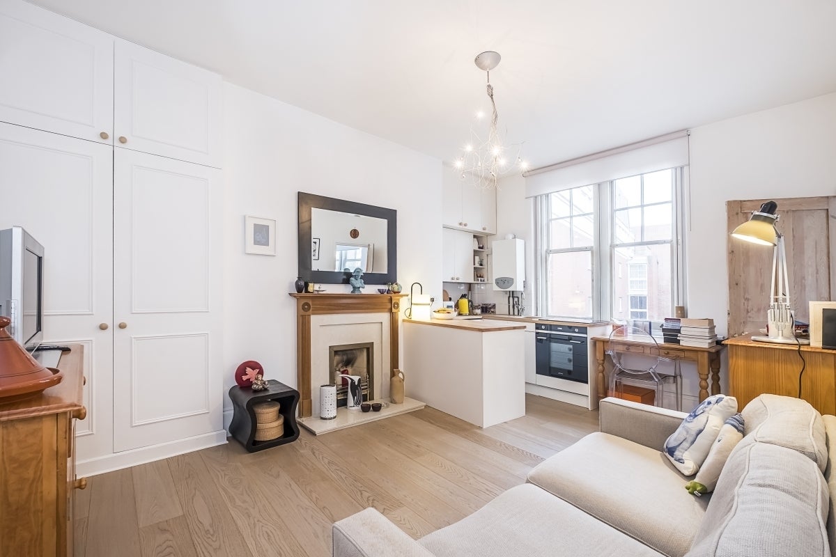 Flat Rochester Row in City of Westminster