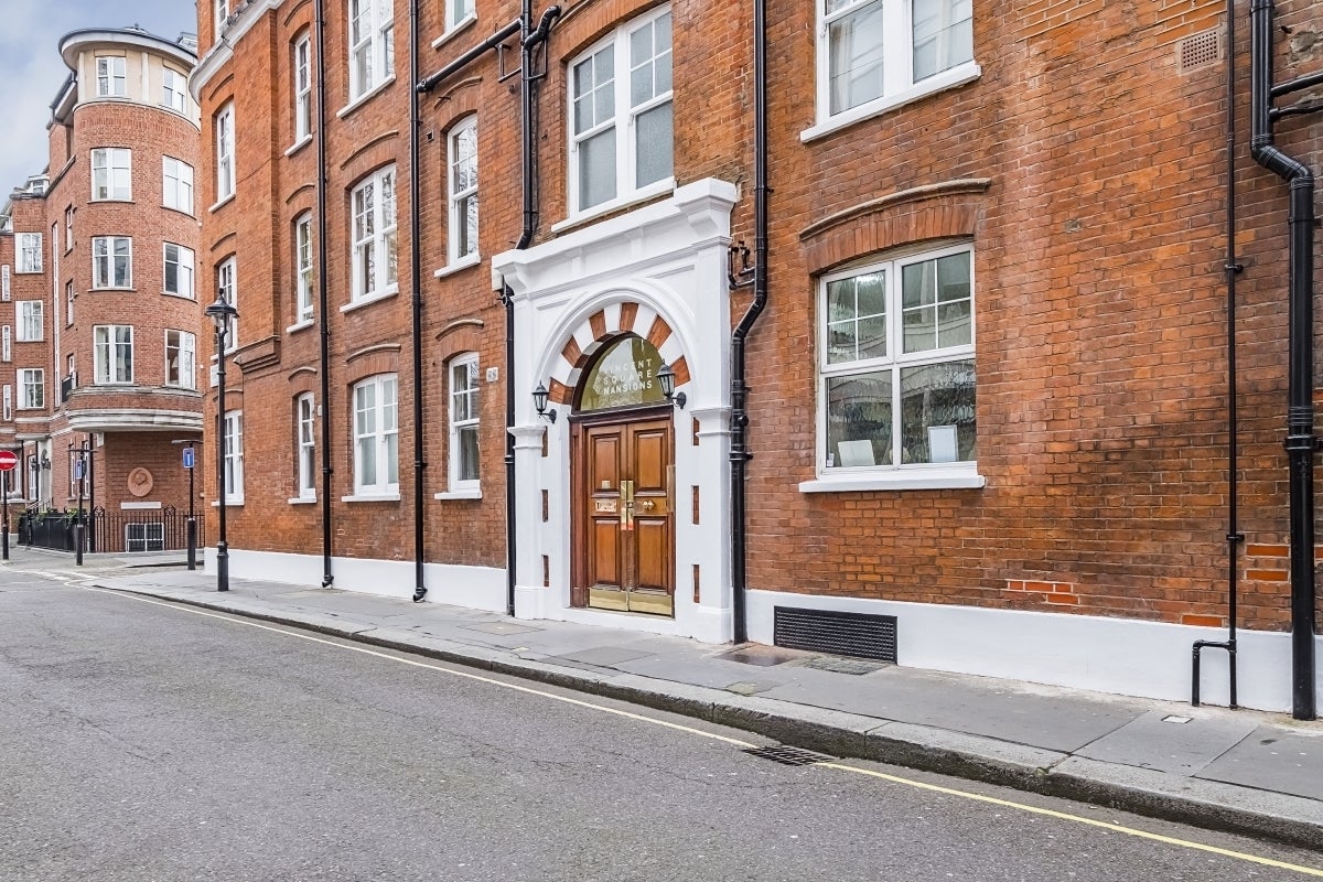Flat Rochester Row in City of Westminster