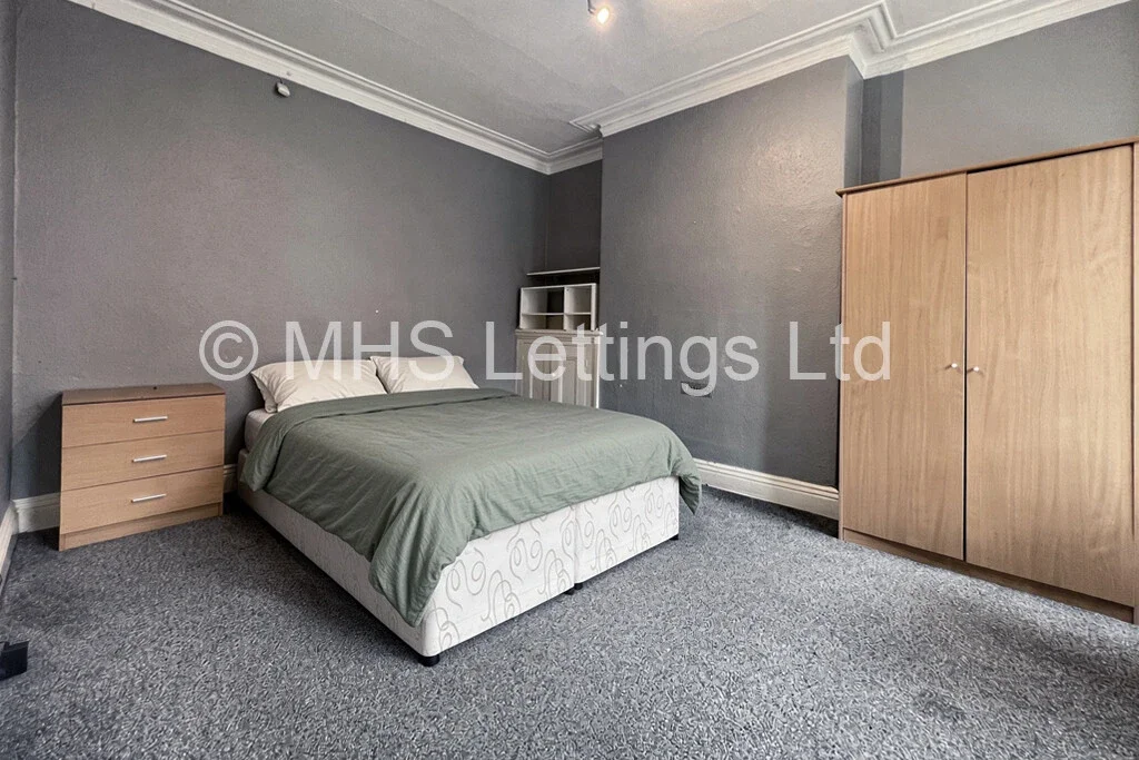 Room Pearson Grove in Leeds