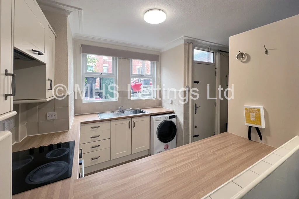 Room Pearson Grove in Leeds