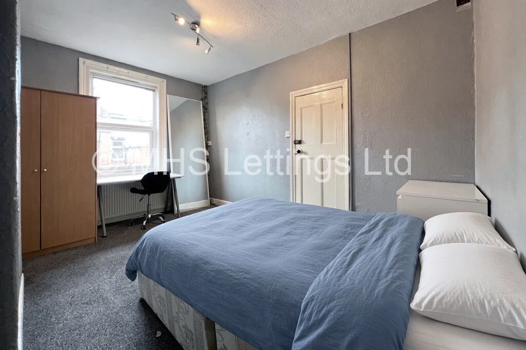 Room Pearson Grove in Leeds