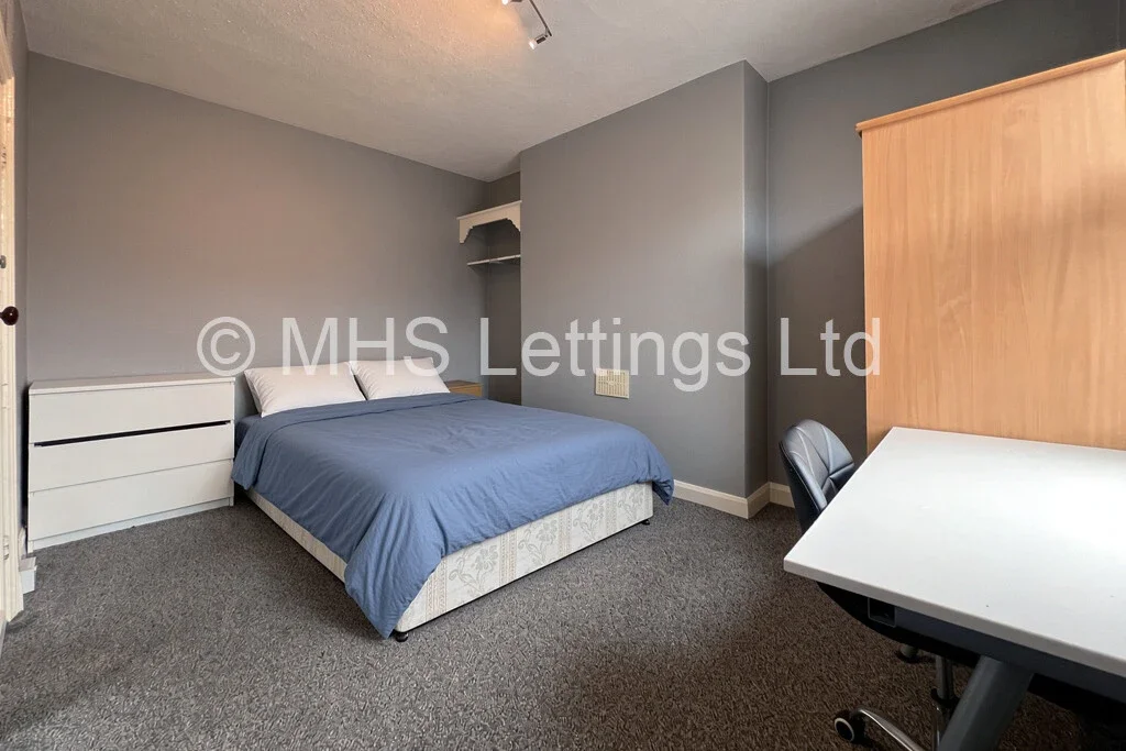 Room Pearson Grove in Leeds