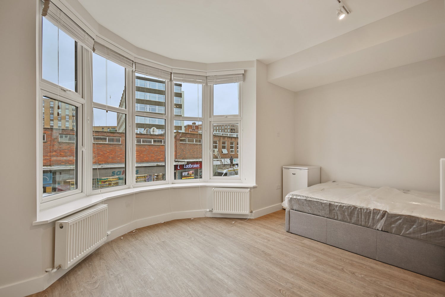 Room Station Road in Greater London