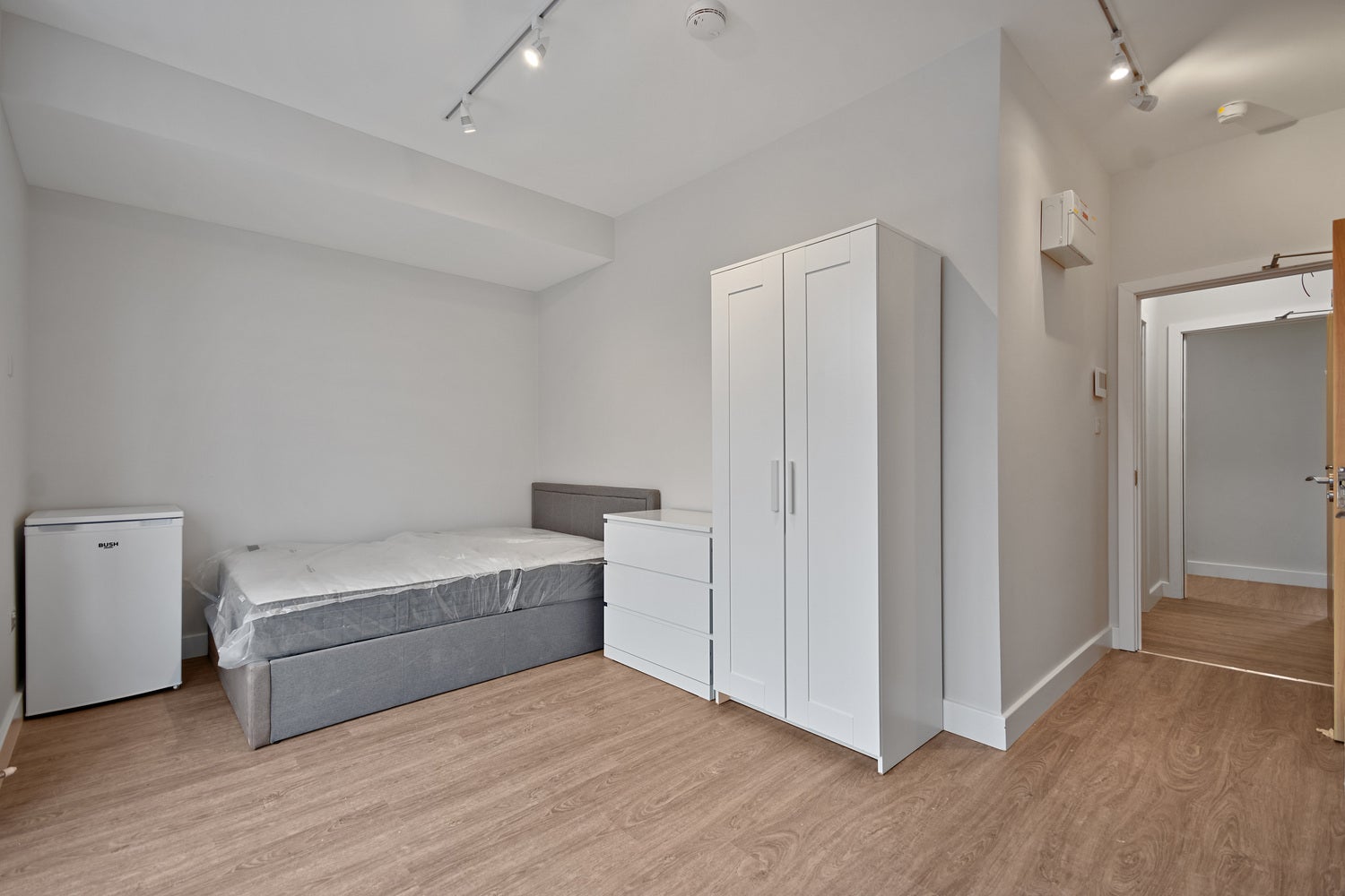 Room Station Road in Greater London