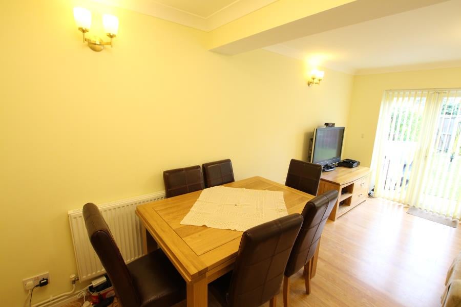House Lidstone Close in Woking