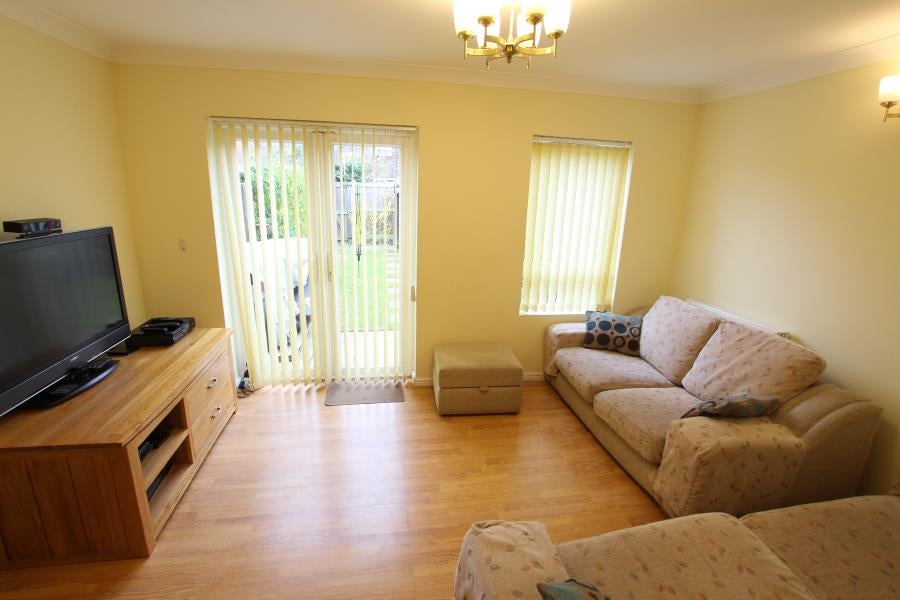 House Lidstone Close in Woking