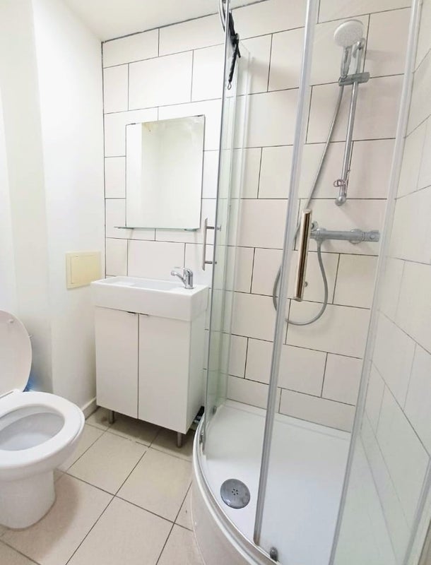 Flat Westferry Road in Greater London