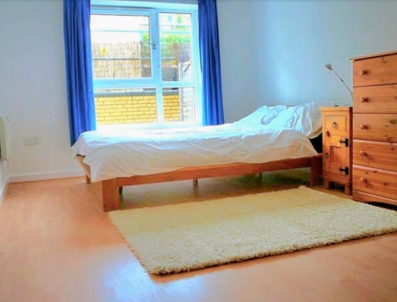 Room Westferry Road in Greater London