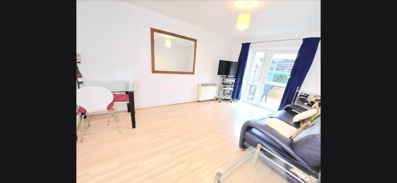 Room Westferry Road in Greater London