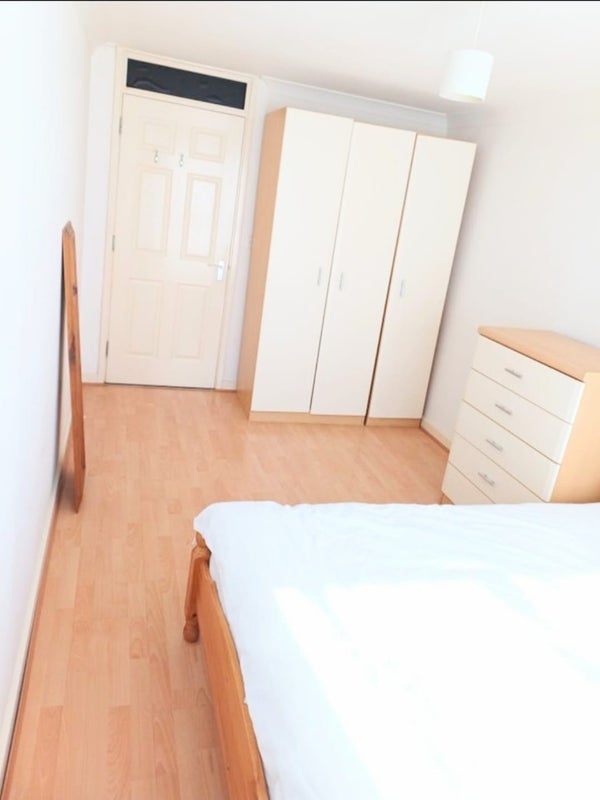 Room Westferry Road in Greater London