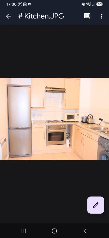 Room Westferry Road in Greater London