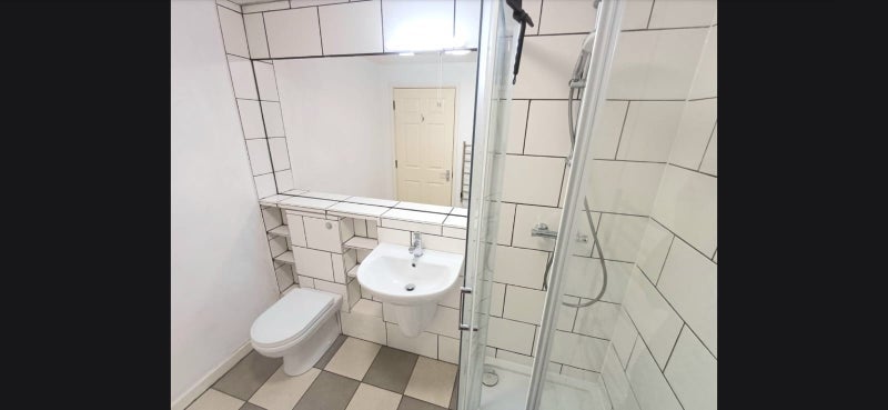 Room Westferry Road in Greater London