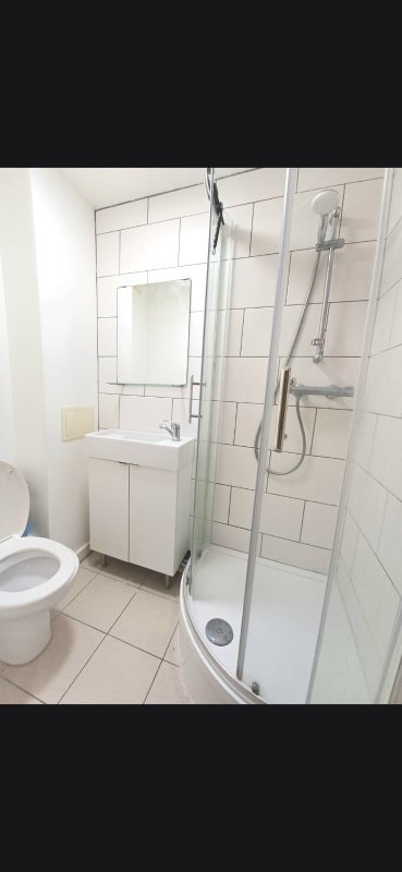 Room Westferry Road in Greater London