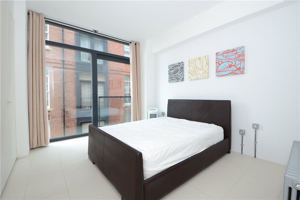 Flat Law Street in Greater London