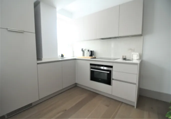 Flat Abbeville Road in Greater London