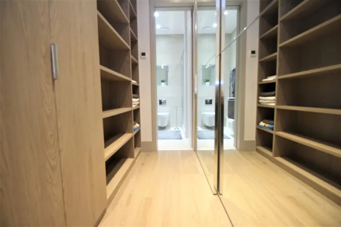 Flat Abbeville Road in Greater London