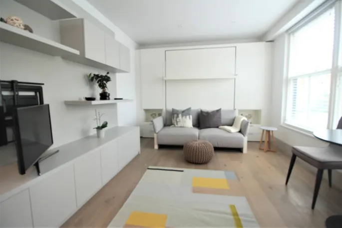 Flat Abbeville Road in Greater London