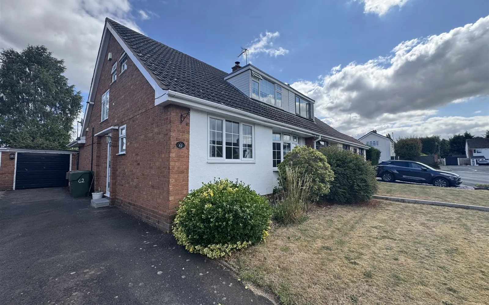 House Milestone Drive in Hagley