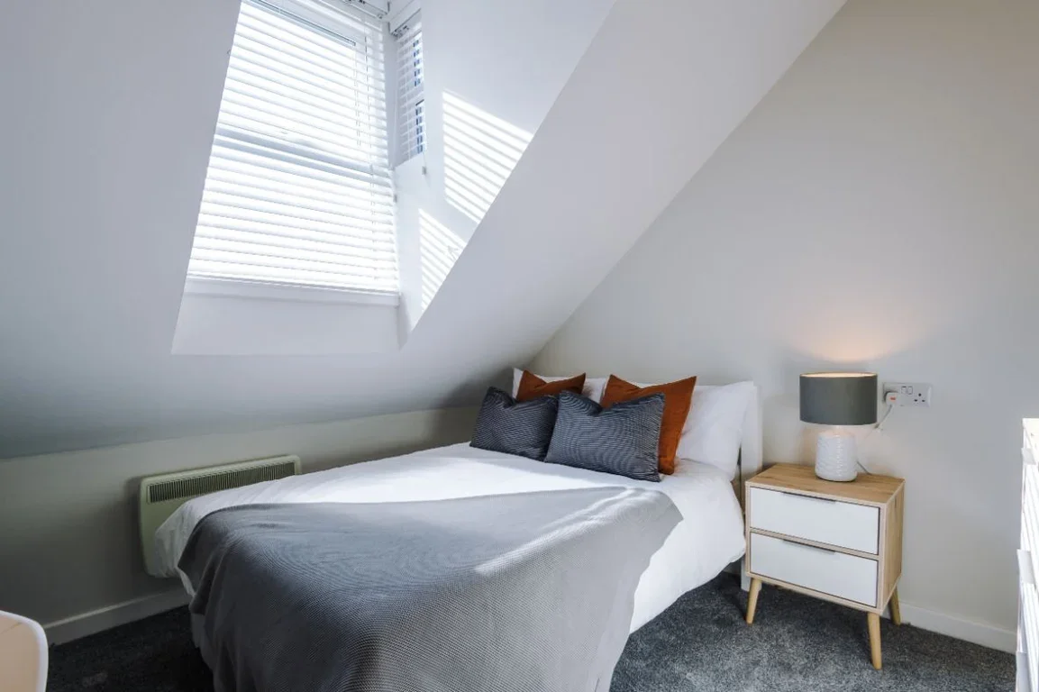Flat Jesmond Road in Newcastle upon Tyne