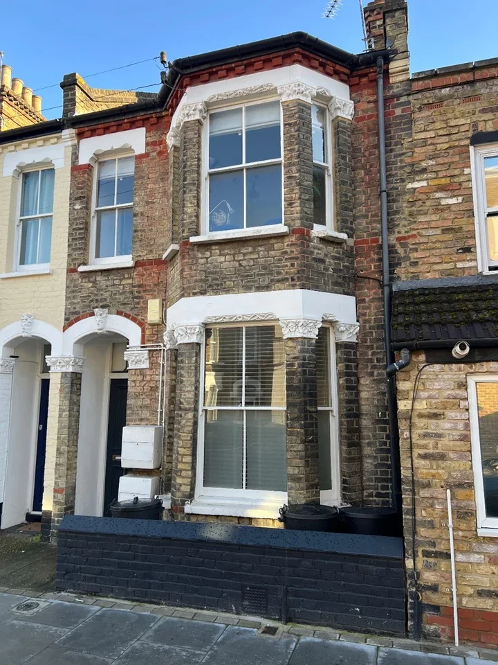 Flat Kerrison Road in Greater London