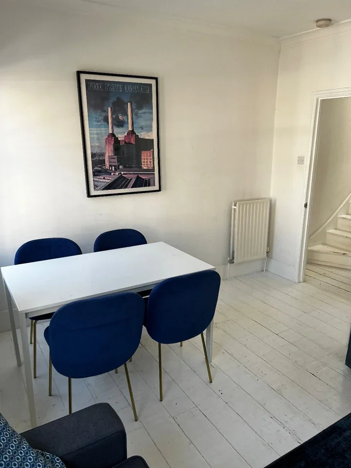 Flat Kerrison Road in Greater London
