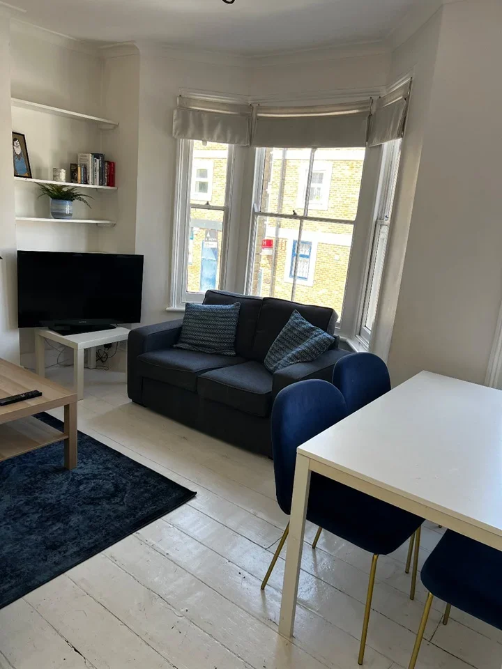 Flat Kerrison Road in Greater London
