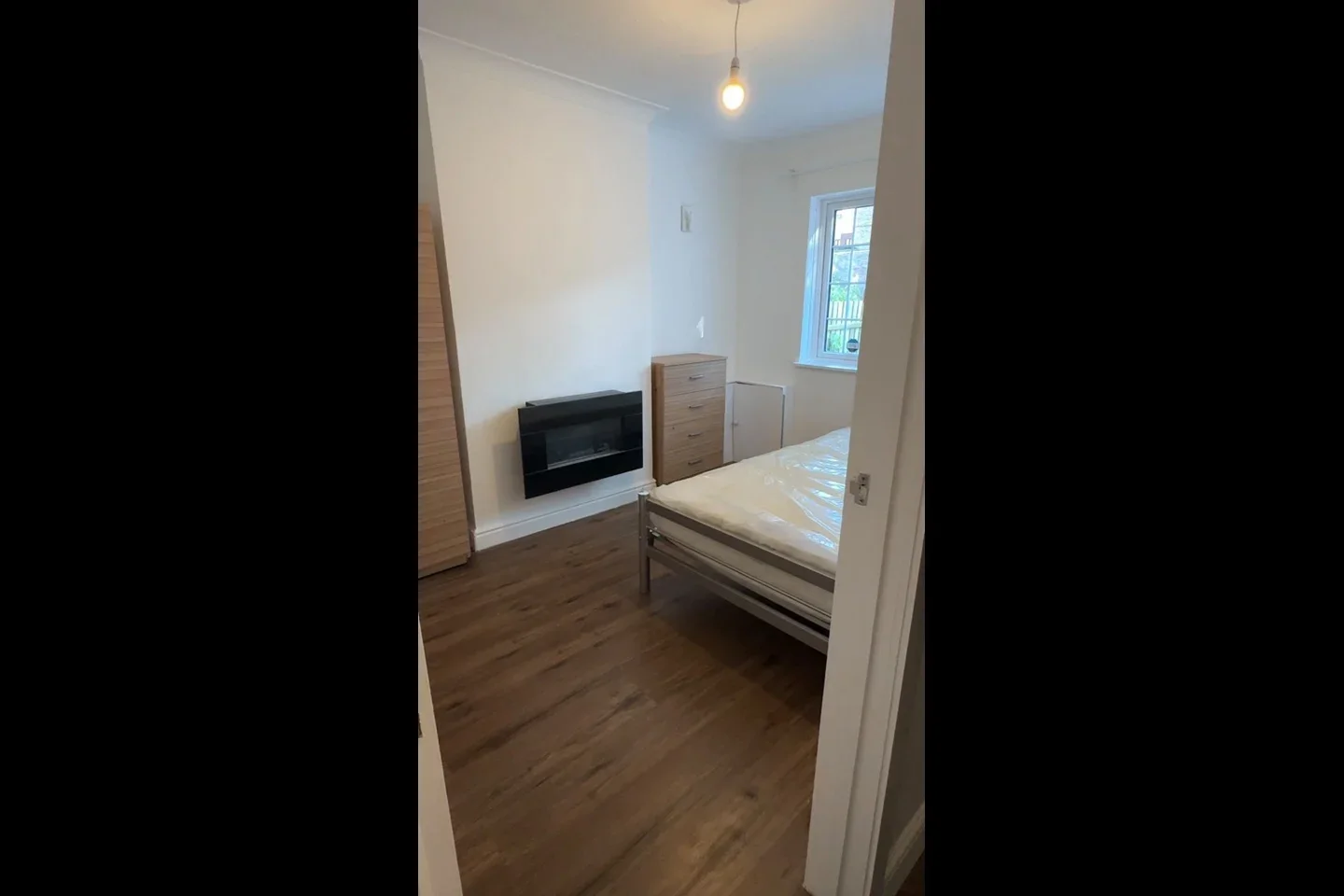 Room Yateley Court in Greater London