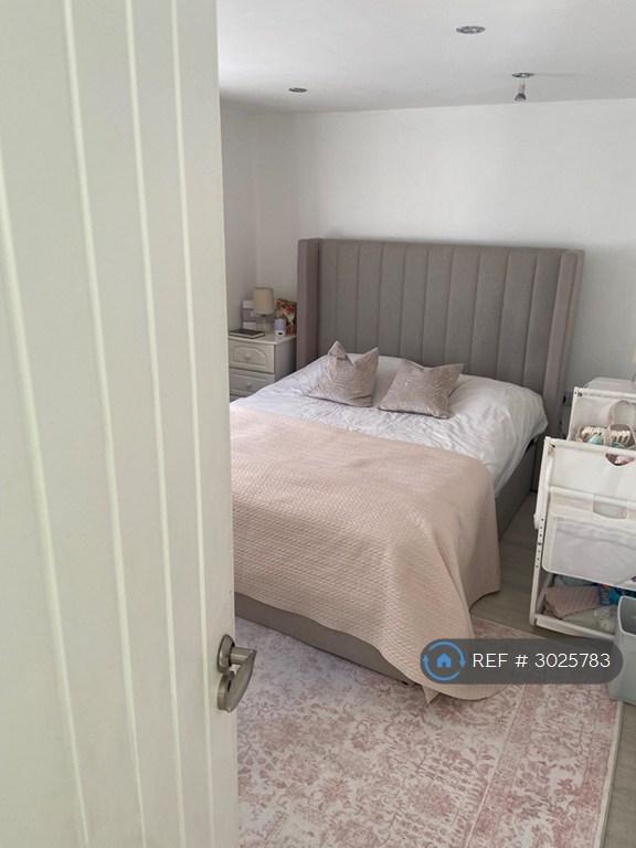 Room Cadiz Road in Greater London