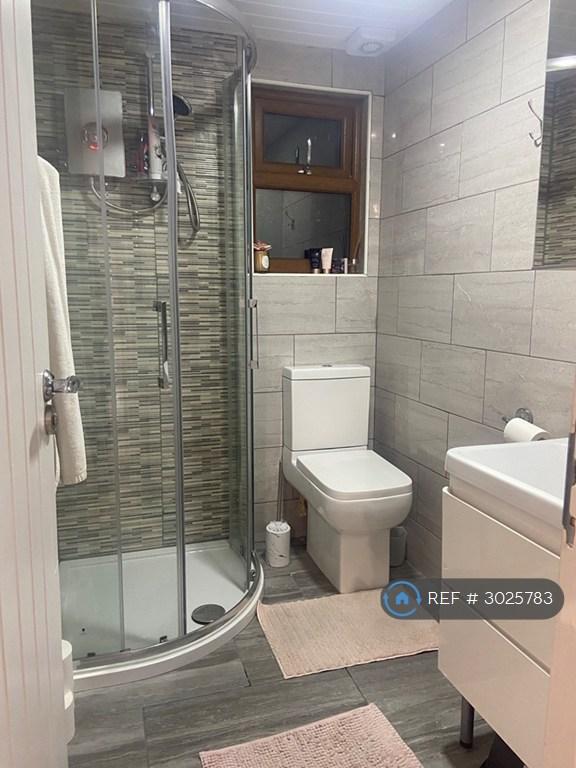 Room Cadiz Road in Greater London