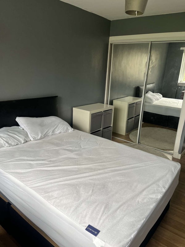 Room Royston Road in Glasgow