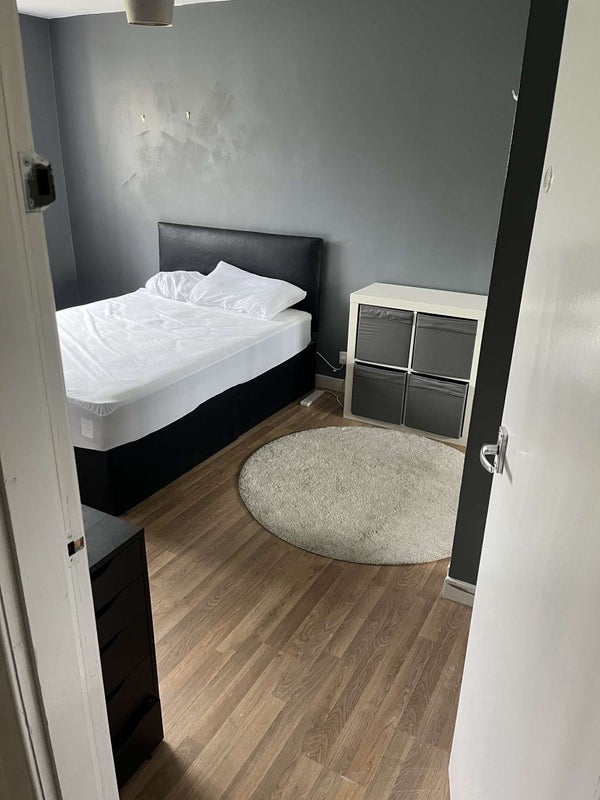 Room Royston Road in Glasgow