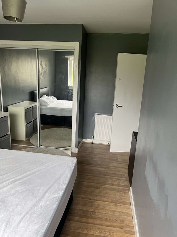 Room Royston Road in Glasgow