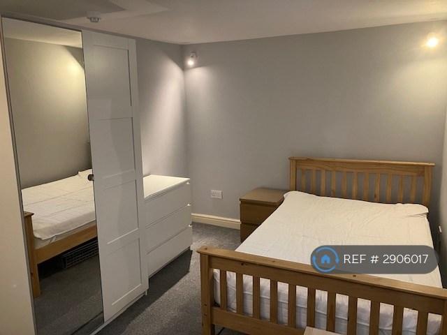 Room Richmond Grove in Manchester