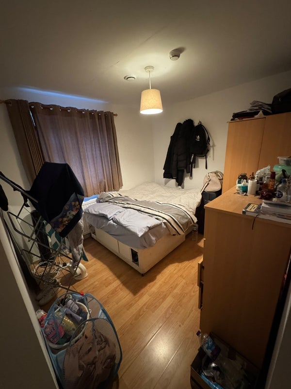 Room Sunrise Avenue in Chelmsford