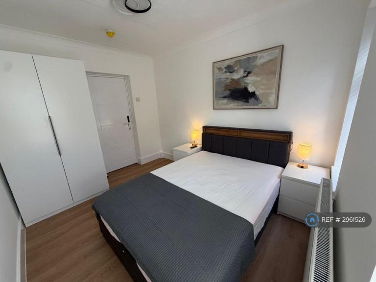 Room Abbs Cross Lane in Greater London