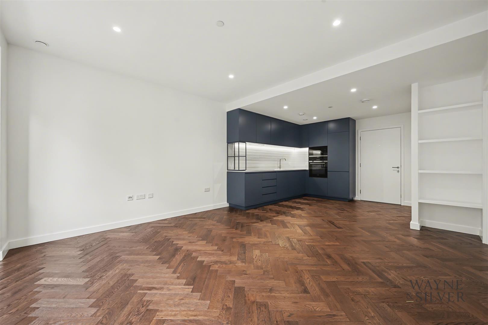 Flat Parkview Avenue in Greater London