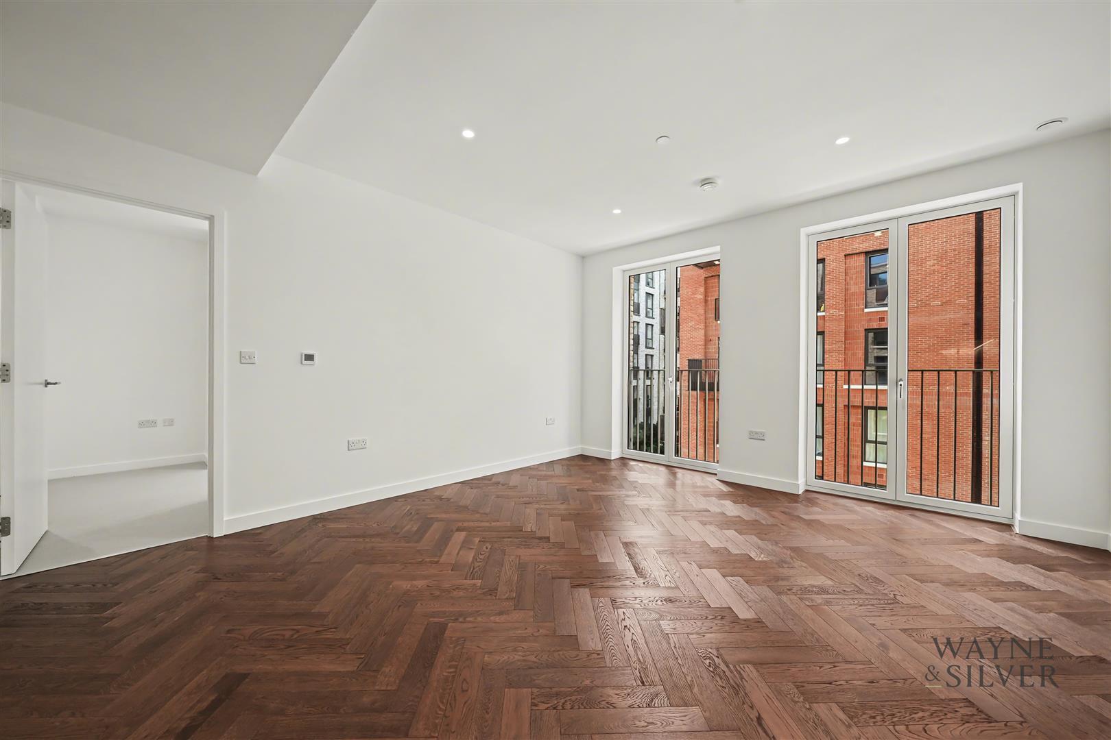 Flat Parkview Avenue in Greater London