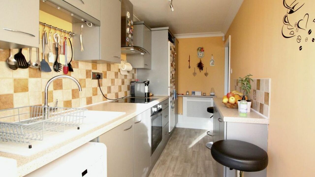 Flat Concord Close in London